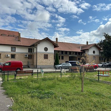 Konde Apartments B Dunajská Streda Buitenkant foto