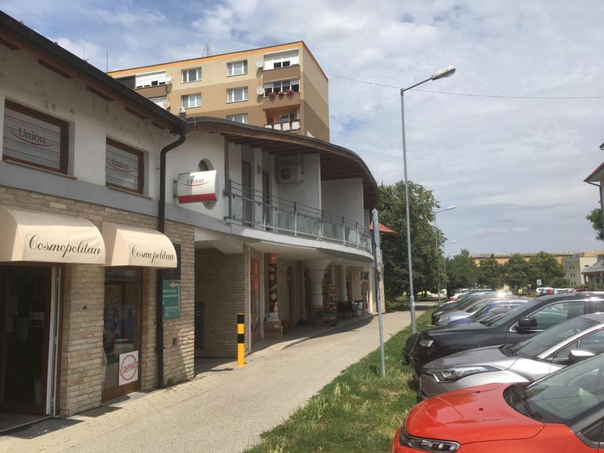 Konde Apartments B Dunajská Streda Buitenkant foto