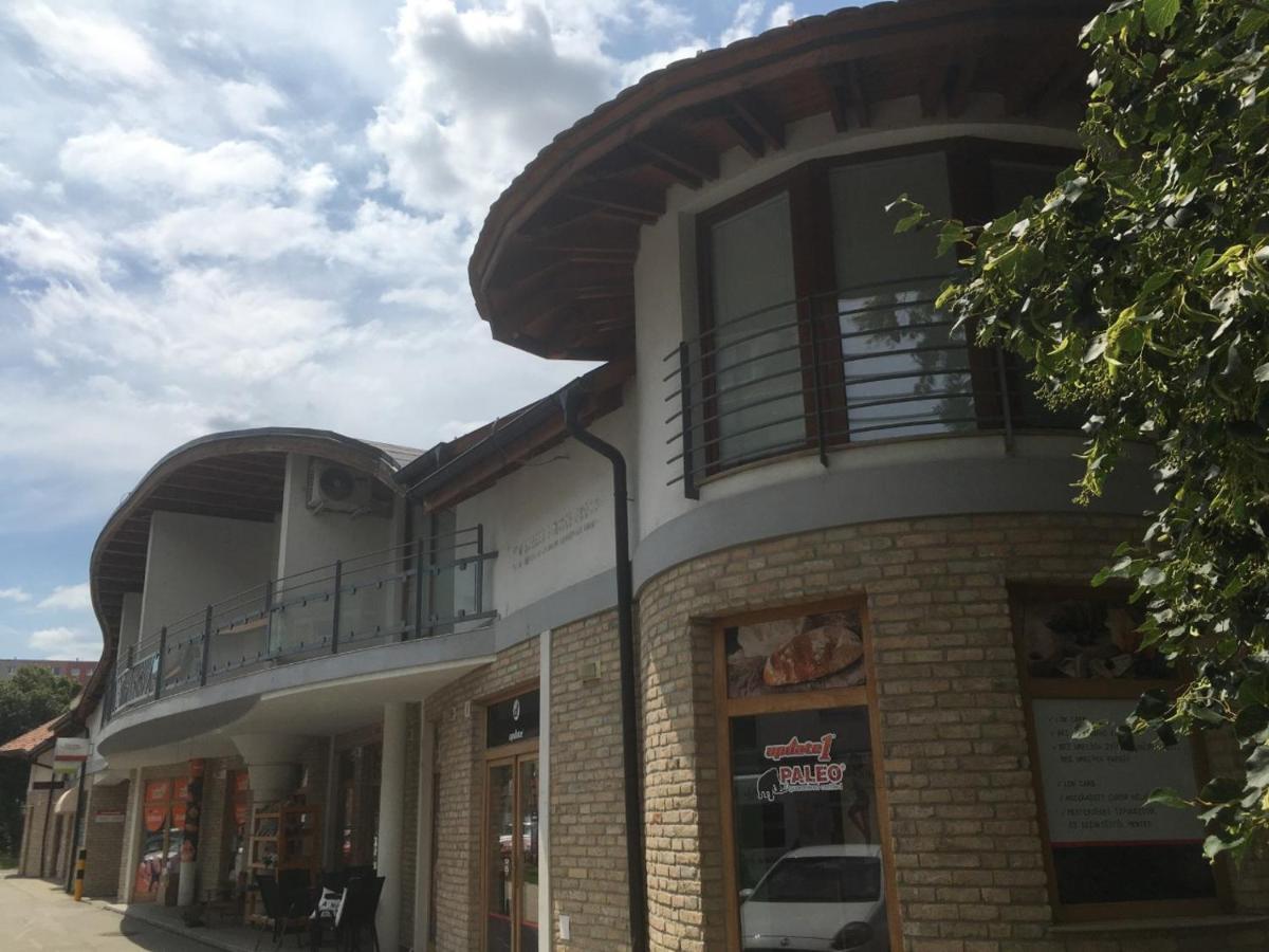 Konde Apartments B Dunajská Streda Buitenkant foto