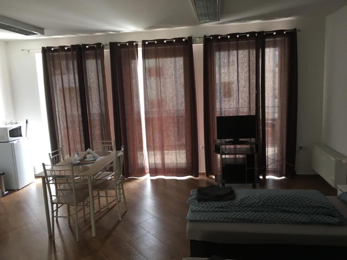 Konde Apartments B Dunajská Streda Buitenkant foto