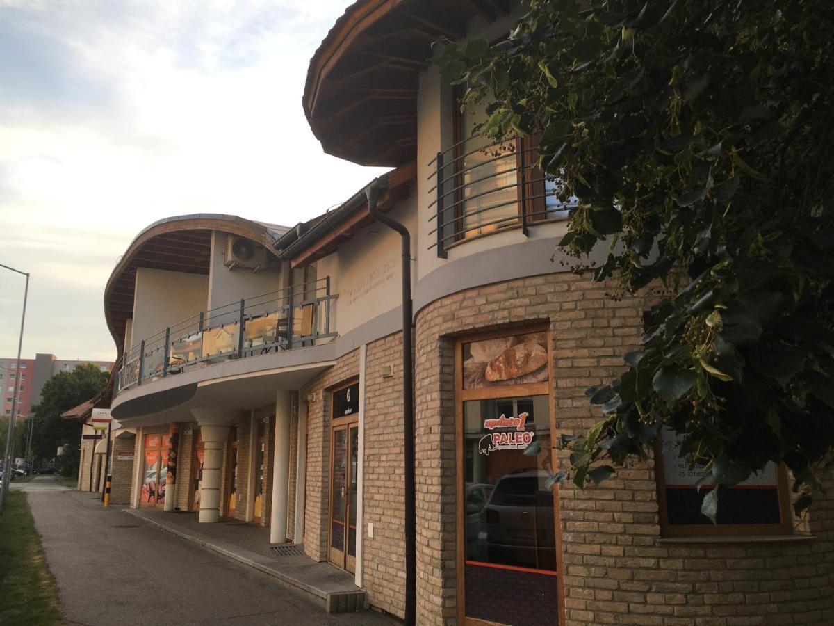 Konde Apartments B Dunajská Streda Buitenkant foto