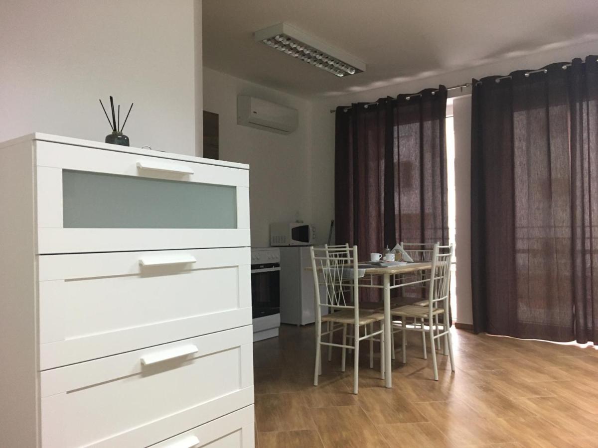 Konde Apartments B Dunajská Streda Buitenkant foto