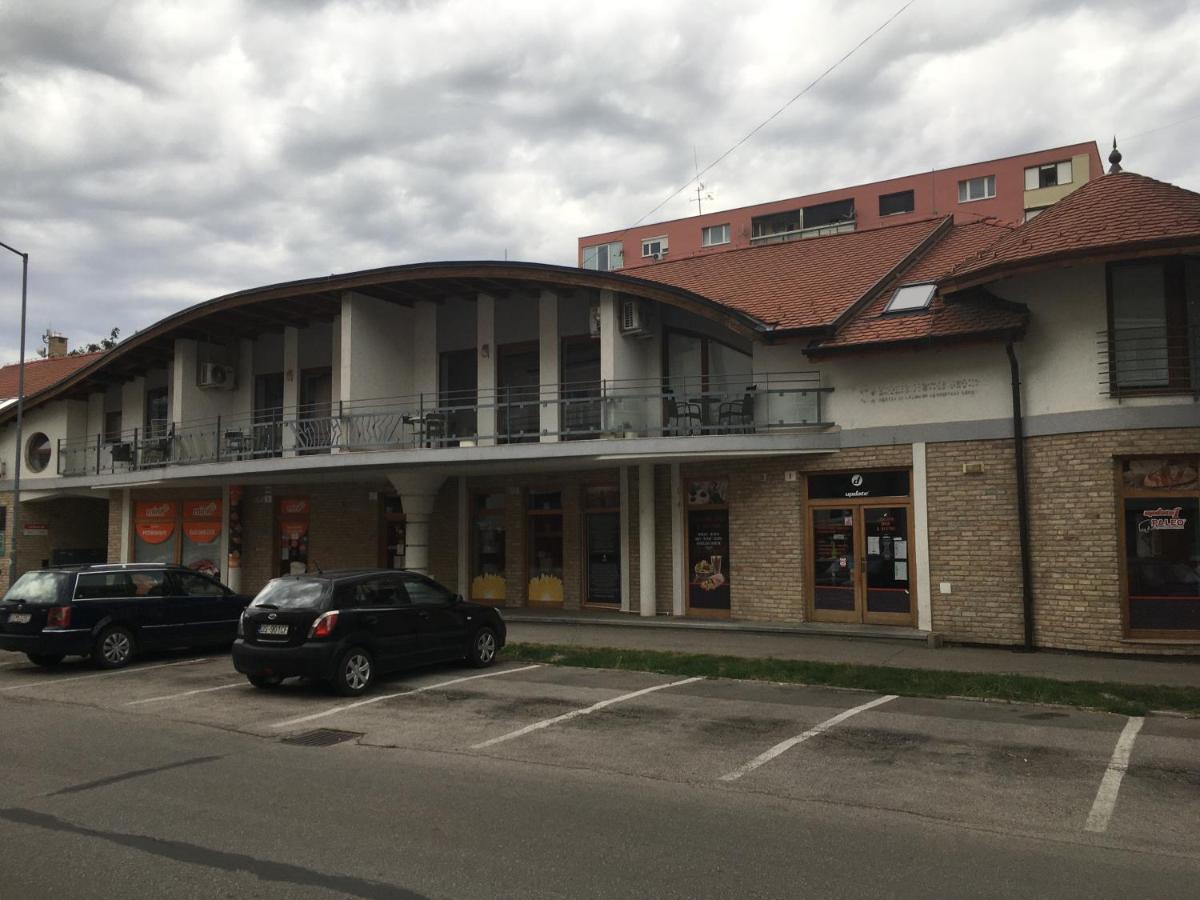 Konde Apartments B Dunajská Streda Buitenkant foto